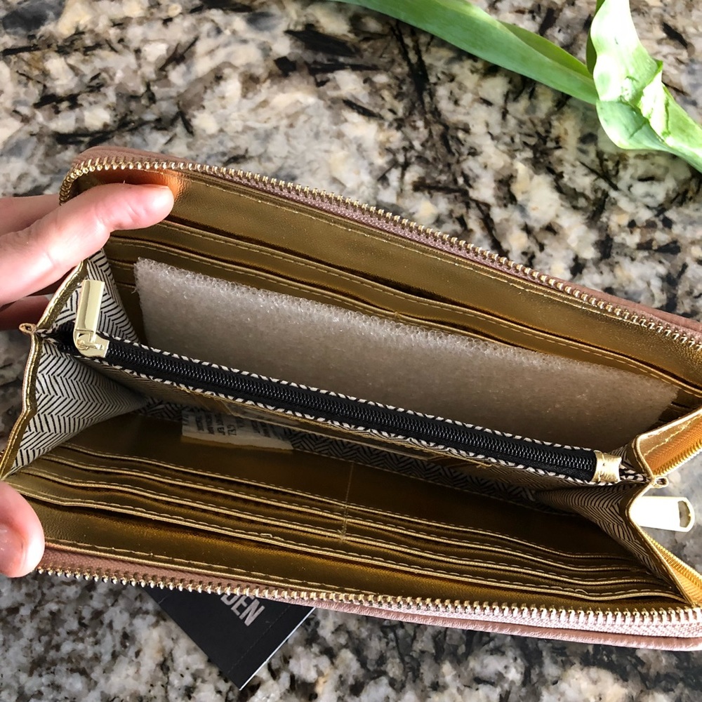 Brand New Steve Madden Wallet - Picture 3 of 8